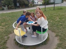 Dzieci na karuzeli