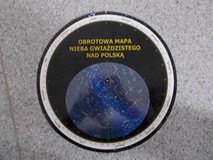 Obrotowa mapa nieba gwiaździstego nad Polską