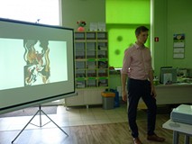 autor - Jakub Skworz podczas spotkania z dziećmi
