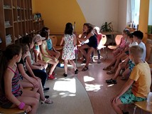 Wesołe zabawy w bibliotece przed wyjściem do Obserwatorium Astronomicznego