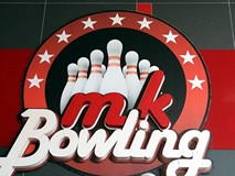 W kręgielni w Galerii KOSMOS