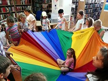 Zabawy z wykorzystaniem chusty animacyjnej