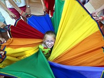 Zabawy z wykorzystaniem chusty animacyjnej