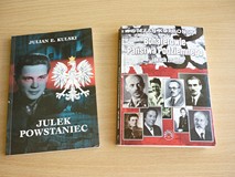 na zdjęciu książki