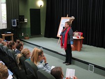 Małgorzata Zychowicz wita uczestników akcji 