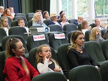 Publiczność zgromadzona na Powiatowym konkursie Mistrzowie Pięknego Czytania 2018
