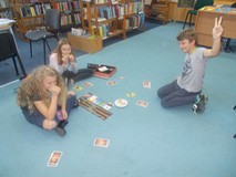 Dzieci grają w Dixit