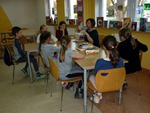 Prezentowane molikom książki są wstępem do dyskusji o ekonomii, pieniądzach, podaży i popycie