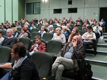 Publiczność zgromadzona na spotkaniu z Magdaleną Grzebałkowską