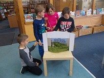 Dzieci podczas inscenizacji