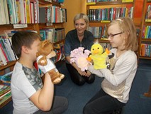 Dzieci przygotowują spektakl