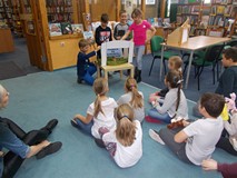 Dzieci podczas inscenizacji