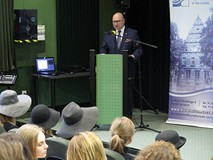 Zachodniopomorski Wicekurator Oświaty pan Robert Stępień wita uczestników akcji „Młodzieży Czytanie”