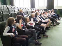Uczestnicy lekcji bibliotecznej pt. „Święto Niepodległości, czyli rzecz o symbolach i tradycjach nar