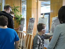 Zwiedzający wystawę 3D „Piłsudski na Syberii”