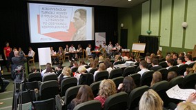 Uczestnicy Turnieju Wiedzy o życiu literackim Dwudziestolecia międzywojennego