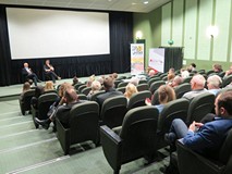 Dyskusja o tym, czy miasto może pozostać miastem dla wszystkich po projekcji filmu „Do kogo należy m
