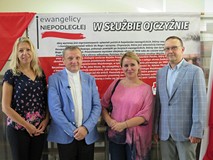Kierujący instytucjami współorganizującymi wystawę 