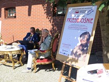 Wiceprezydent Przemysław Krzyżanowski i dyrektor Bałtyckiego Teatru Dramatycznego Zdzisław Derebecki