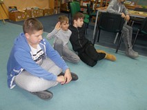 Trzej chłopcy podczas zabawy