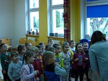 Na zakończenie spotkania zabawa - IDZIE MIKOŁAJ PO DRABINIE