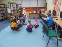 Dzieci podczas zagadek związanych ze świętami