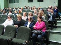 Publiczność zgromadzona na spotkaniu z Jakubem Małeckim