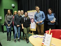 Młodzież Z Dyskusyjnego Klubu Książki w Zespole Szkół nr 1 w Koszalinie im. Mikołaja Kopernika na sp