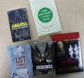 na zdjęciu książki