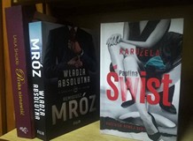 na zdjęciu książki
