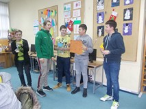 Grupa prezentuje swoją pracę