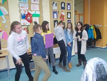 Grupa prezentuje swoją pracę