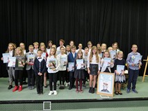 Zdjęcie grupowe uczestników powiatowego konkursu 