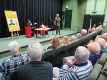 Jacek Fedorowicz występuje w Koszalińskiej Bibliotece Publicznej