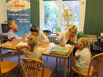 Książkowi doktorzy przepisuja recepty na lektury dla dzieci w ramamch akcji Ostry dyżur literacki w 