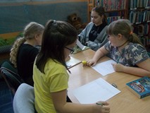 Dzieci tworzą własne zakończenie znanych baśni