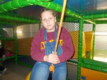 Dzieci podczas zabawy na placu zabaw w Yellow Parku