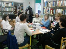 Panie rozmawiają o książce