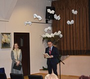 Dyrektor Koszalińskiej Biblioteki Publicznej Dariusz Pawlikowski przemawia w czasie powiatowej konfe