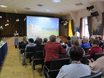 Uczestnicy powiatowej konferencji nt. czytelnictwa w bibliotekach powiatu koszalińskiego, słuchają w
