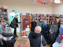 Uczestnicy  powiatowej konferencji nt. czytelnictwa w bibliotekach powiatu koszalińskiego zwiedzają 