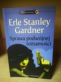 NA ZDJĘCIU KSIĄŻKI