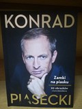 NA ZDJĘCIU KSIĄŻKI