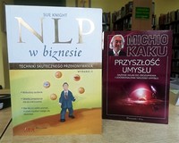 NA ZDJĘCIU KSIĄŻKI