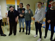 Grupa podczas śpiewania