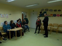 Na zdjęciu Pani Basia Kuczma z Dyrektorem KBP i koleżankami z pracy