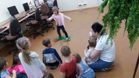 Wyścigi w dino-butach