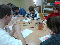 Uczestnicy zajęć pracują