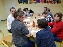 Uczestnicy zajęć pracują