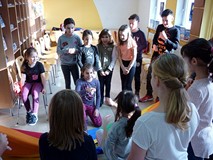 Zabawa z chustą animacyjną - CZY ZNASZ MOJE IMIĘ?